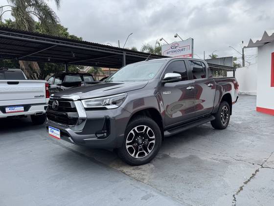 TOYOTA HILUX 2.8 D-4D TURBO DIESEL CD SRX 4X4 AUTOMÁTICO