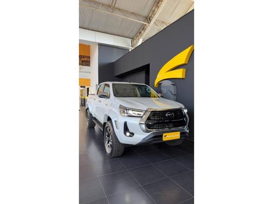 TOYOTA HILUX 2.8 D-4D TURBO DIESEL CD SRX 4X4 AUTOMÁTICO