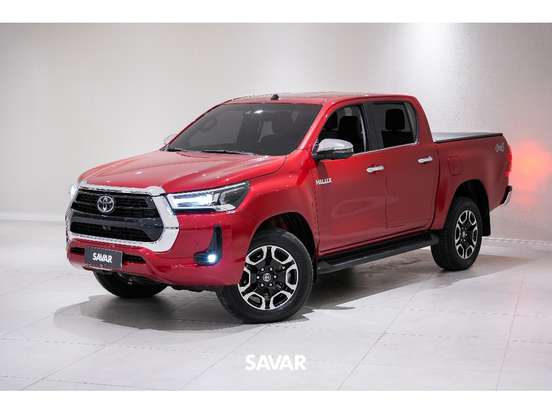 TOYOTA-HILUX-2.8 D-4D TURBO DIESEL CD SRX 4X4 AUTOMÁTICO TOYOTA-HILUX-2024