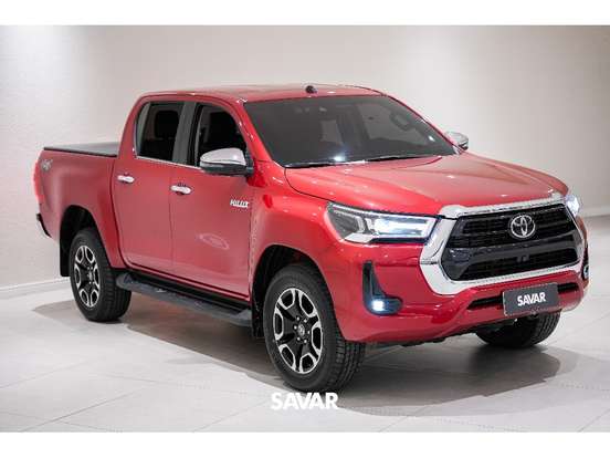 TOYOTA-HILUX-2.8 D-4D TURBO DIESEL CD SRX 4X4 AUTOMÁTICO TOYOTA-HILUX-2024