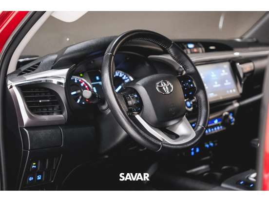 TOYOTA-HILUX-2.8 D-4D TURBO DIESEL CD SRX 4X4 AUTOMÁTICO TOYOTA-HILUX-2024