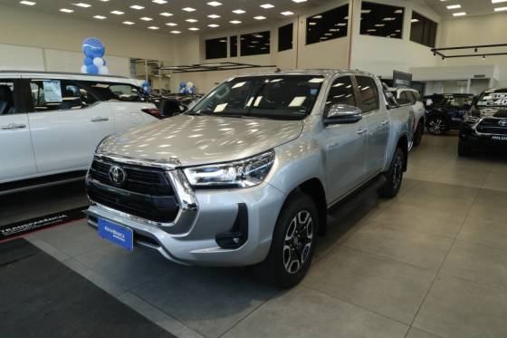 TOYOTA HILUX 2.8 D-4D TURBO DIESEL CD SRX 4X4 AUTOMÁTICO