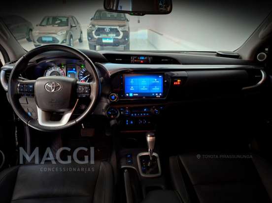 TOYOTA-HILUX-2023