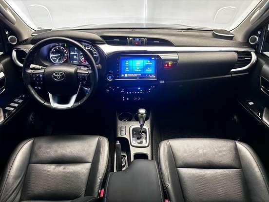 TOYOTA-HILUX-2025