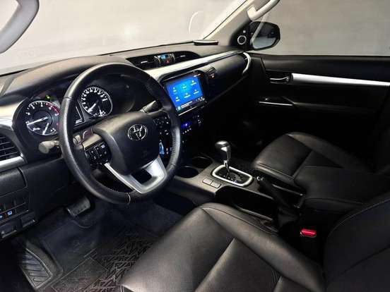 TOYOTA-HILUX-2025