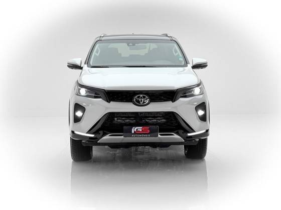 TOYOTA HILUX 2.8 D-4D TURBO DIESEL CD SRX 4X4 AUTOMÁTICO