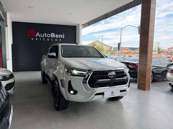 TOYOTA-HILUX-2.8 D-4D TURBO DIESEL CD SRX PLUS 4X4 AUTOMÁTICO TOYOTA-HILUX-2024