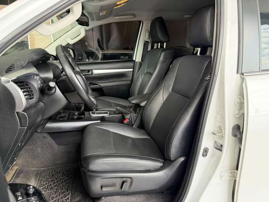 TOYOTA-HILUX-2.8 D-4D TURBO DIESEL CD SRX PLUS 4X4 AUTOMÁTICO TOYOTA-HILUX-2024