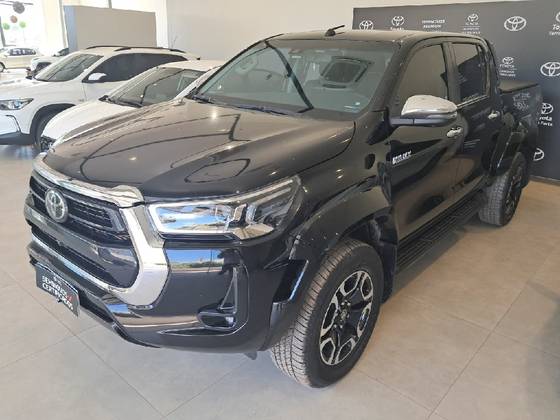 TOYOTA HILUX 2.8 D-4D TURBO DIESEL CD SRX PLUS 4X4 AUTOMÁTICO
