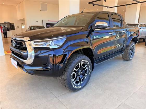 TOYOTA HILUX 2.8 D-4D TURBO DIESEL CD SRX PLUS 4X4 AUTOMÁTICO