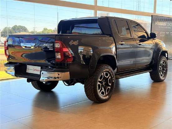 TOYOTA-HILUX-2024
