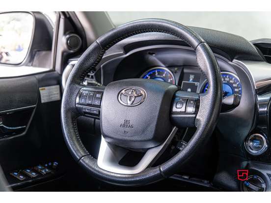 TOYOTA-HILUX-2016