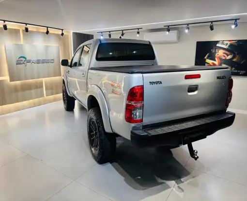 TOYOTA-HILUX-2014