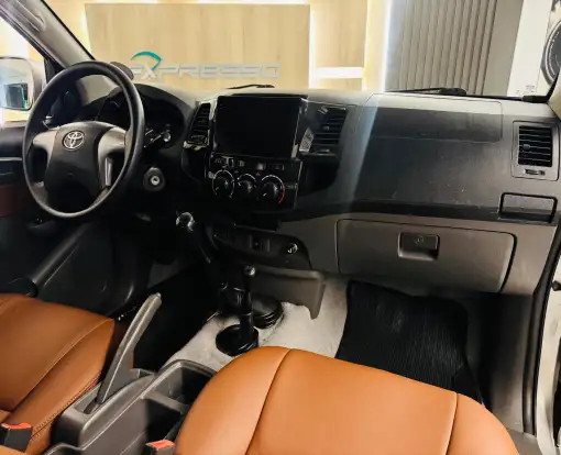 TOYOTA-HILUX-2014