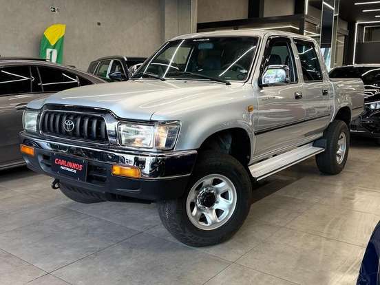 TOYOTA-HILUX-2004