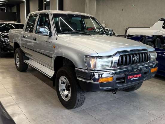 TOYOTA-HILUX-2004