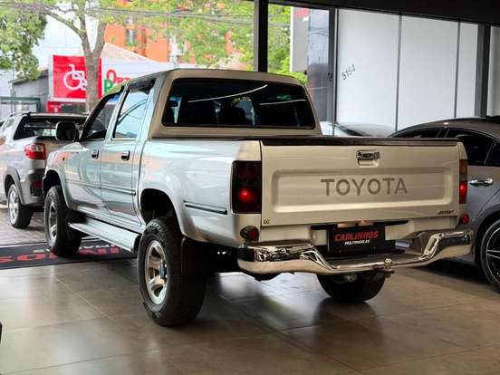 TOYOTA-HILUX-2004