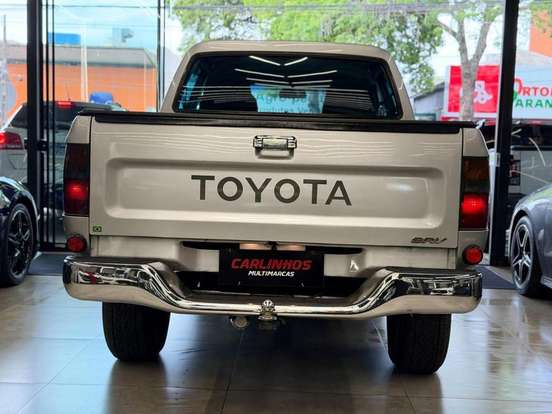 TOYOTA-HILUX-2004