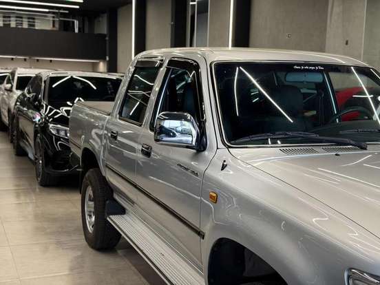 TOYOTA-HILUX-2004