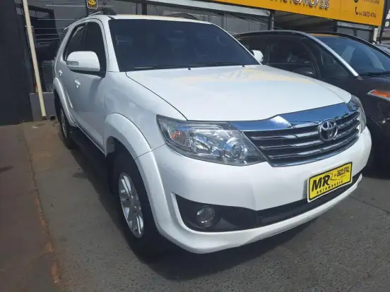 TOYOTA-HILUX SW4-2014