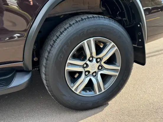TOYOTA-HILUX SW4-2.7 SRV 7 LUGARES 4X2 16V FLEX 4P AUTOMÁTICO TOYOTA-HILUX SW4-2019