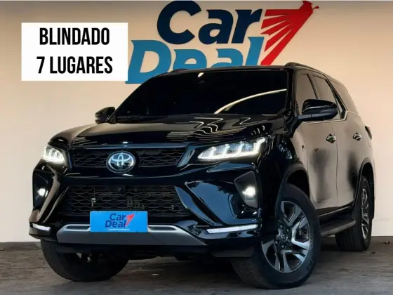TOYOTA HILUX SW4 2.8 D-4D TURBO DIESEL DIAMOND 7L 4X4 AUTOMÁTICO