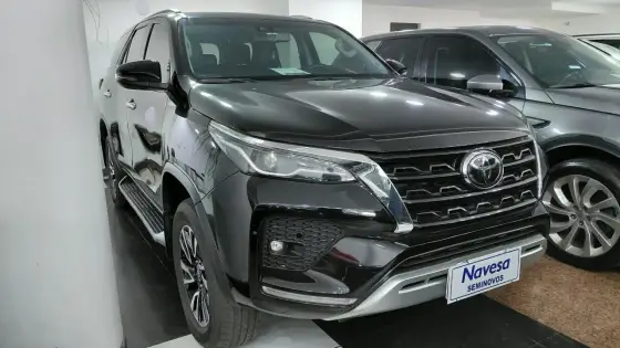 TOYOTA HILUX SW4 2.8 D-4D TURBO DIESEL SRX 7L 4X4 AUTOMÁTICO