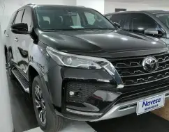 TOYOTA HILUX SW4 2.8 D-4D TURBO DIESEL SRX 7L 4X4 AUTOMÁTICO TOYOTA HILUX SW4 2.8 D-4D TURBO DIESEL SRX 7L 4X4 AUTOMÁTICO