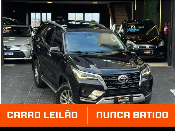 TOYOTA HILUX SW4 2.8 D-4D TURBO DIESEL SRX 7L 4X4 AUTOMÁTICO