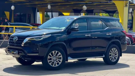 TOYOTA HILUX SW4 2.8 D-4D TURBO DIESEL SRX 7L 4X4 AUTOMÁTICO