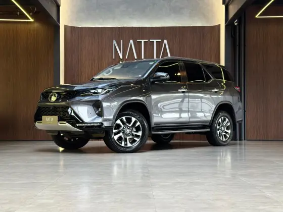 TOYOTA HILUX SW4 2.8 D-4D TURBO DIESEL SRX PLATINUM 4X4 AUTOMÁTICO