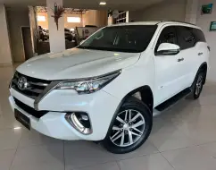 TOYOTA HILUX SW4 2.8 SRX 4X4 7 LUGARES 16V TURBO INTERCOOLER DIESEL 4P AUTOMÁTICO TOYOTA HILUX SW4 2.8 SRX 4X4 7 LUGARES 16V TURBO INTERCOOLER DIESEL 4P AUTOMÁTICO