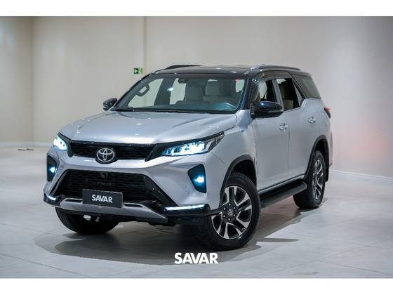 TOYOTA HILUX SW4 2.8 D-4D TURBO DIESEL DIAMOND 7L 4X4 AUTOMÁTICO