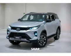 TOYOTA HILUX SW4 2.8 D-4D TURBO DIESEL DIAMOND 7L 4X4 AUTOMÁTICO TOYOTA HILUX SW4 2.8 D-4D TURBO DIESEL DIAMOND 7L 4X4 AUTOMÁTICO