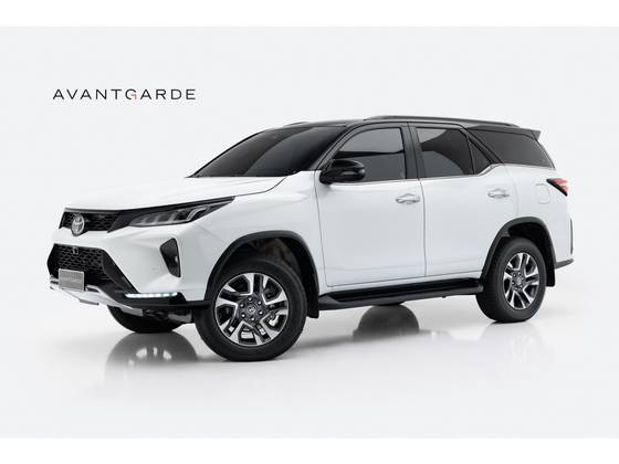 TOYOTA HILUX SW4 2.8 D-4D TURBO DIESEL DIAMOND 7L 4X4 AUTOMÁTICO