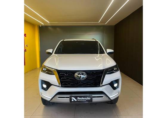 TOYOTA HILUX SW4 2.8 D-4D TURBO DIESEL SRX 4X4 AUTOMÁTICO