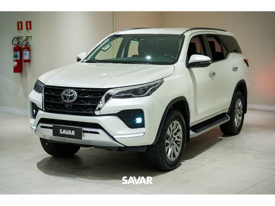 TOYOTA HILUX SW4 2.8 D-4D TURBO DIESEL SRX 4X4 AUTOMÁTICO