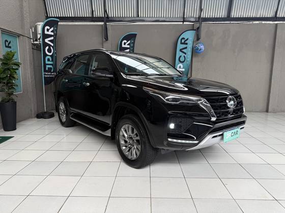 TOYOTA HILUX SW4 2.8 D-4D TURBO DIESEL SRX 7L 4X4 AUTOMÁTICO