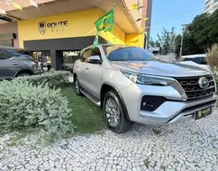 TOYOTA HILUX SW4 2.8 D-4D TURBO DIESEL SRX 7L 4X4 AUTOMÁTICO TOYOTA HILUX SW4 2.8 D-4D TURBO DIESEL SRX 7L 4X4 AUTOMÁTICO
