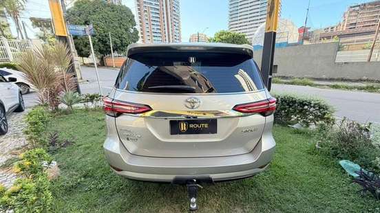 TOYOTA-HILUX SW4-2022