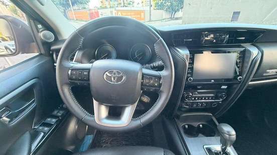 TOYOTA-HILUX SW4-2022