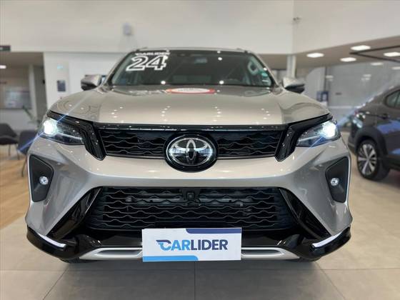 TOYOTA HILUX SW4 2.8 D-4D TURBO DIESEL SRX 7L 4X4 AUTOMÁTICO