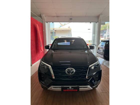 TOYOTA HILUX SW4 2.8 D-4D TURBO DIESEL SRX 7L 4X4 AUTOMÁTICO