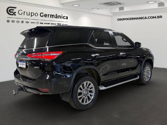 TOYOTA HILUX SW4 2.8 D-4D TURBO DIESEL SRX 7L 4X4 AUTOMÁTICO