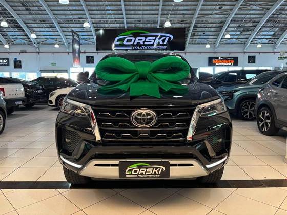 TOYOTA HILUX SW4 2.8 D-4D TURBO DIESEL SRX 7L 4X4 AUTOMÁTICO
