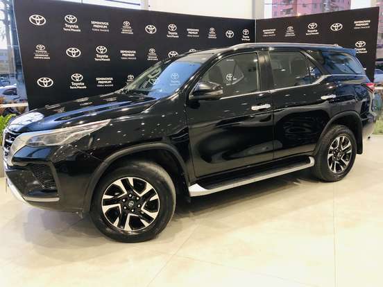 TOYOTA-HILUX SW4-2023