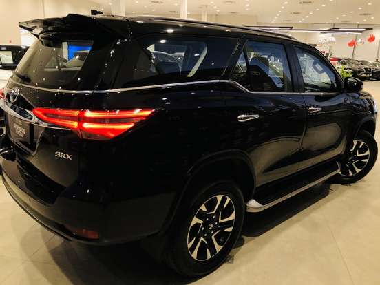 TOYOTA-HILUX SW4-2023