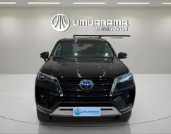 TOYOTA HILUX SW4 2.8 D-4D TURBO DIESEL SRX 7L 4X4 AUTOMÁTICO TOYOTA HILUX SW4 2.8 D-4D TURBO DIESEL SRX 7L 4X4 AUTOMÁTICO