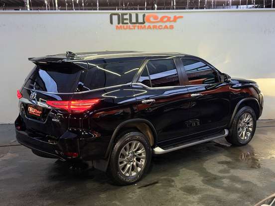 TOYOTA-HILUX SW4-2022