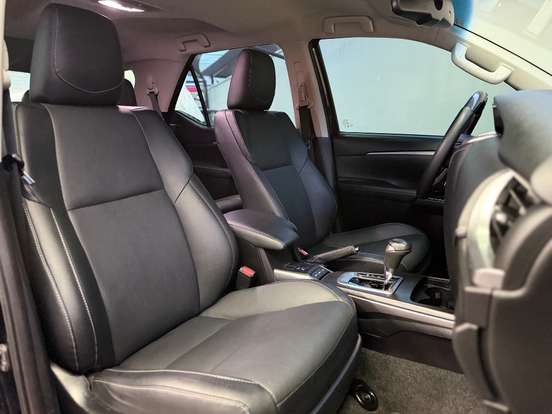 TOYOTA-HILUX SW4-2022